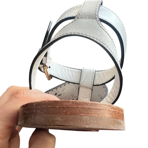 Louis Vuitton Horizon Perforated Leather Flat Sandals in White - Picture 10 of 16